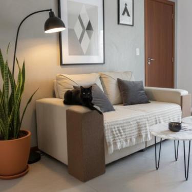 Imagem de Arranhador para Gatos Protetor de Sofá, MDF Reforçado com Carpete, Pré-montado, 55x22x22 cm, Cinza, Moderno (Marrom)