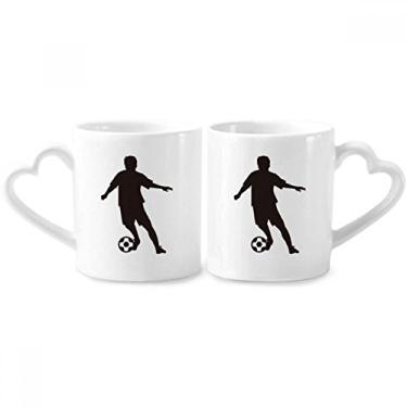 Imagem de Conjunto de canecas de porcelana para casal futebol esportivo futebol FOutline conjunto de canecas de cerâmica para amantes de coração