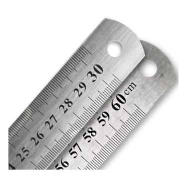Imagem de Régua De Metal - Aço Inox - 60cm/30cm - Nybc Lanmax – Patchwork, Artesanato e Costura Criativa Oferece Medição Exata Em Cortes Retos E Traçados, Garantindo Resultados Profissionais Em Cada Projeto