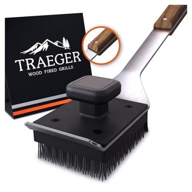 Imagem de Traeger Escova de limpeza de churrasco Grills BAC537 para churrasqueira externa – Raspador de grade de aço inoxidável com cerdas de nylon, cabo de madeira de teca, design de aderência dupla e laço