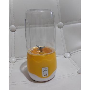 Imagem de Mini Liquidificador Portátil Recarregável com Copo – Praticidade e Nutrição em Qualquer Lugar! (Amarelo)