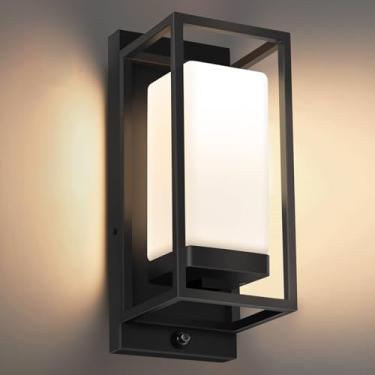 Imagem de SHIMR Luminária de parede externa com sensor do crepúsculo ao amanhecer, luminária externa preta com lâmpada LED incluída, base E26, arandela externa à prova d'água para varanda garagem porta da