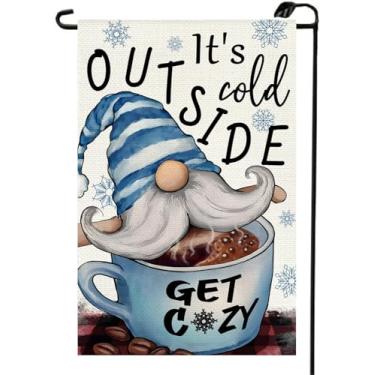 Imagem de Bandeira de jardim de inverno Gnome It's Cold Outside 30 x 45 cm vertical dupla face floco de neve G Obtenha xícara de café aconchegante pequenas bandeiras decoração externa de casa de fazenda para