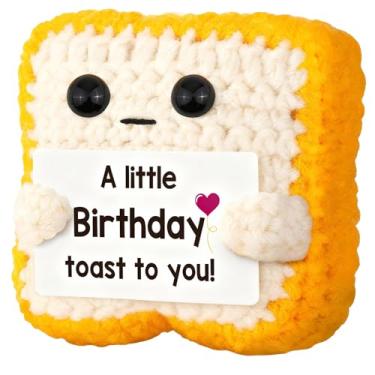 Imagem de Cranviech Women Men Mom Dad Birthday Presents, Unique Crochet Toast Gift Card, Crochet Plush Funny Housewarming Gift, A Little Birthday Toast to You, Unique Desk Decor Cute Keepsake