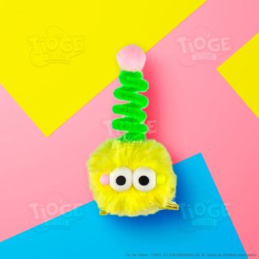 Imagem de Monstrinho Bolinha de Pelúcia Antena Espiral Presilha Cabelo Maluco Bichinho Olhos Grandes Fofo Engraçado Amarelo Verde