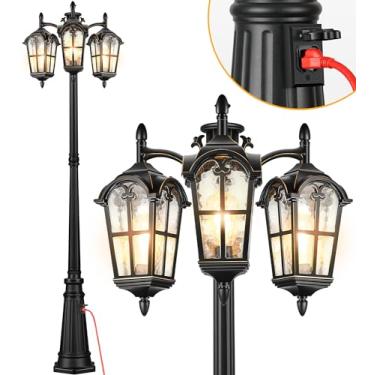 Imagem de VIANIS Poste de iluminação externa com tomada, postes de lâmpada vintage antiferrugem, iluminação externa do crepúsculo ao amanhecer, luminária de rua externa de alumínio de 3 cabeças com vidro