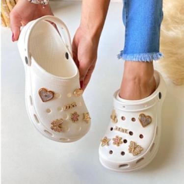 Imagem de Sandalia Babuche Feminina Com Pingentes Dourados Super Leve 997 - Conn