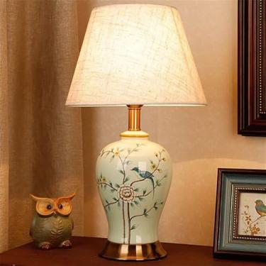 Imagem de Luminária de mesa contemporânea de cerâmica com flores e pássaros The American Village Sala de estar Quarto Estudo Villa Hotel Luminária de mesa de cabeceira (estilo 24)
