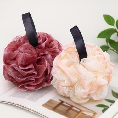 Imagem de Esponja de bucha de chuveiro para mulheres, bola de pufe de esponja de banho de 50 g, esfregão de bucha de chuveiro de malha para limpeza diária do corpo, 2 peças (vermelho + rosa)