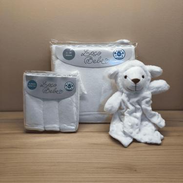 Imagem de Kit com Naninha Ovelha + Toalha com Capuz + 3 Babitas Branco - Laço Bebê