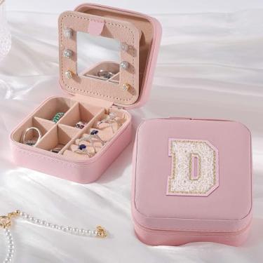 Imagem de Caixa de joias com inicial personalizada para mulheres, pequena caixa de joias de viagem, organizador de brincos, armazenamento, aniversário, dia dos namorados, presentes para mulheres, irmã filha