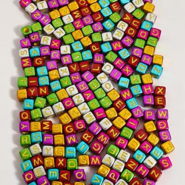 Imagem de 1200 peças 6 × 6 mm contas do alfabeto cubo colorido brilhante acrílico contas de letras douradas, para pulseiras e fabricação de joias