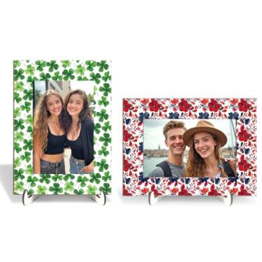 Imagem de 2 molduras de madeira com estampa de flores vermelhas e folhas verdes, moldura de madeira com suporte de madeira, mesa de escritório, presente para mulheres, amigas, filhas, artigos de decoração de