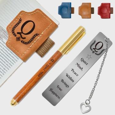 Imagem de Marcador de livro personalizado com suporte de caneta, conjunto de marcadores de livro de couro magnético personalizado com canetas de madeira personalizadas e marcador de livro de metal – para