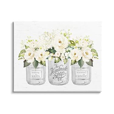 Imagem de Stupell Industries Frascos rústicos de velas com rosas brancas florescendo country, design da Lettered and Lined