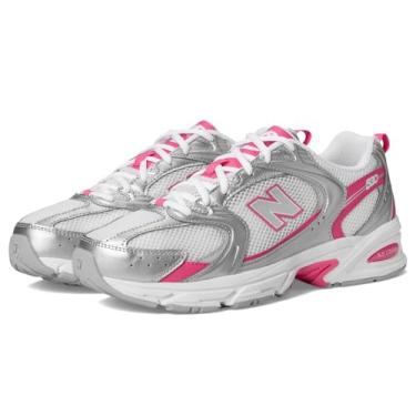 Imagem de New Balance Tênis feminino 530, Prata metálico/Dragon Berry, 6.5 Women/5 Men