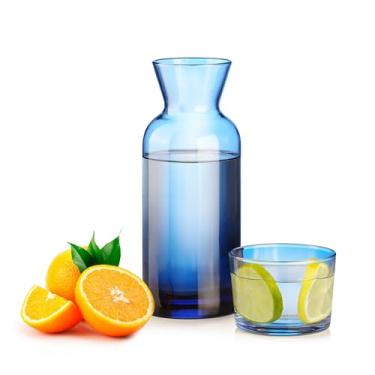 Imagem de Wrenbury Conjunto de garrafa de água e vidro de cabeceira azul - jarra de 652 g com copo para mesa de cabeceira - decantador vintage - névoa azul