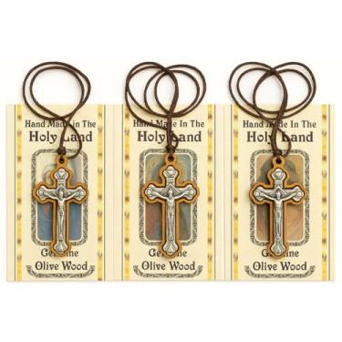 Imagem de Zuluf Conjunto de 3 pingentes de crucifixo de madeira de oliveira 5 cm – Colares de cruz cristã da Terra Santa para homens mulheres e presente – PEN501