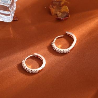 Imagem de Brincos de argola de ouro 16 K para mulheres, pequenos brincos de argola abraçados, brincos delicados de cartilagem de zircônia cúbica minúsculos e leves para orelhas sensíveis