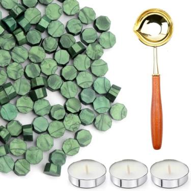 Imagem de Conjunto de 200 contas de lacre de cera com colher de derretimento antiderrapante e velas, grânulos de cera de vedação verde pinho ótimo para selos, convites de casamento, presente de Natal, selo de