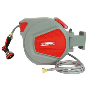 Imagem de Chapin 5999: Carretel de mangueira de jardim retrátil de 19,8 m, estojo resistente montado na parede e montagem de estrutura giratória de 180°, mangueira de retração e travamento automático, com bocal