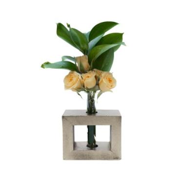 Imagem de Cubo Dourado com Flores Amarelas  Nicki - Une Fleur