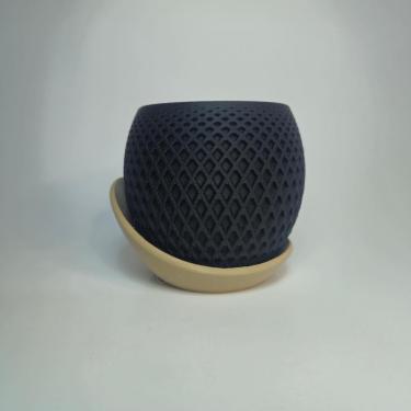 Imagem de Vaso Decorativo Moderno Texturizado Com Base Bege Design Curvo Para Ambientes Preto