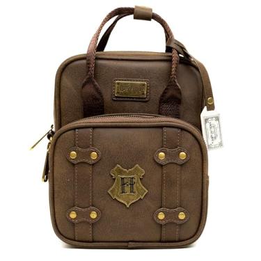 Imagem de Bolsa tiracolo transversal de couro vegano The Wizarding World of Harry Potter com alças ajustáveis, Escola de Magia e Bruxaria de Hogwarts, Marrom, 11.5" x 8.0"