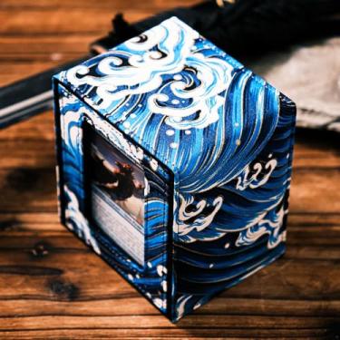Imagem de KakapopoTCG The Shogun Deckimono: uma caixa de baralho de quimono para MTG Magic FaB EDH Commander YGO DND cartas de feitiço FaB PTCG TCG (ondas de inverno)