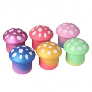 Imagem de Triturador Manual em Formato de Cogumelo, Corpo em Plástico e Interior Metálico, com Filtro Separador, 7x7x7 cm, para Alho, Ervas e Temperos, Cores Sortidas