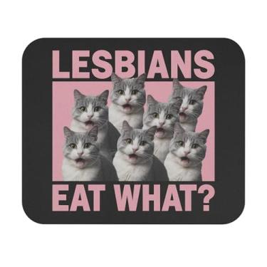Imagem de Mouse pad engraçado lésbicas comem o que? Mouse pad antiderrapante para jogos PC PC adulto humor mousepad base de borracha para escritório casa presente gay amantes de gatos presente amaldiçoado LGBT