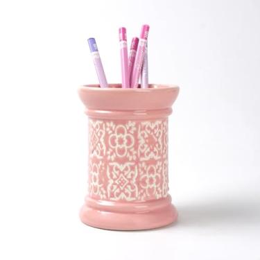 Imagem de Zaposcca Suporte de lápis impresso, lindo suporte de caneta para mesa, suporte de lápis cilíndrico esculpido de cerâmica, recipiente de decoração de escritório estilo islâmico (rosa)