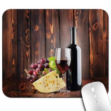 Imagem de Knseva Tapete de mouse para escritório/jogos Still Life 24 x 20 cm, tapete antiderrapante para mesa, garrafa de vinho tinto e queijo de vidro e uvas em tábuas de madeira rústica