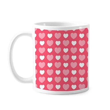 Imagem de Caneca de cerâmica com manchas de coração rosa e branco para o Dia dos Namorados