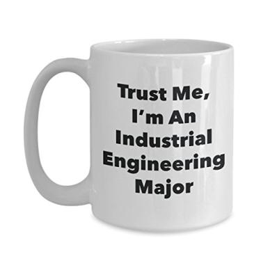 Imagem de Caneca Trust Me, I'm An Industrial Engineering Major - Caneca de café divertida - Lindas ideias de presentes de formatura para amigos e colegas de classe