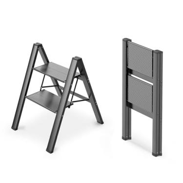 Imagem de WOA WOA Escada de 2 degraus, banqueta dobrável, escada leve de alumínio para armário de cozinha doméstica, pedais antiderrapantes, fácil de dobrar, portátil, capacidade de 136 kg - preta