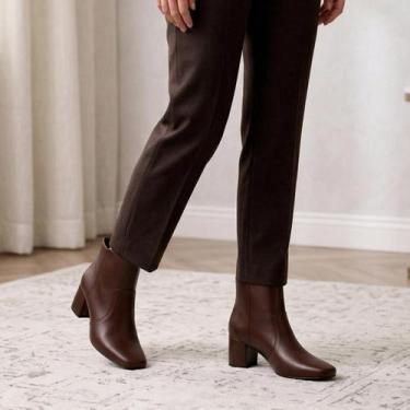 Imagem de Bota Feminina Bico Quadrado Salto Medio Grosso Cano Curto Ziper Moda C