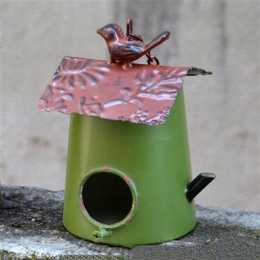 Imagem de GUIPAIHAI Casa de pássaro suspensa de ferro antigo jardim doméstico decorativo em forma de casa alimentador de pássaros feito à mão alimentação de pássaros ao ar livre gaiola de metal oca (cor: verde B)