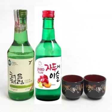 Imagem de 02 Bebida Alcoólica Soju Coreano Original e com Sabor Morango/Pêssego/Uva/Toranja/Yogurt/Ameixa/Blueberry + 02 Copo Guinomi (Copo Flor de Sakura, Ameixa (Plum))