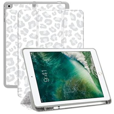 Imagem de Deokke Capa compatível com iPad 9,7 polegadas, capa 6ª/5ª geração Air 2/Air 1 (2018/2017) com porta-lápis e capa traseira de TPU macio, capa de hibernar/despertar automática - estampa de leopardo leopardo branco cinza