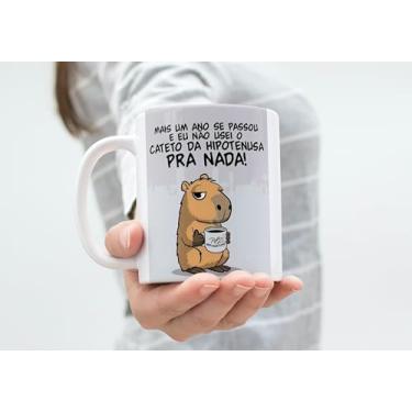 Imagem de Caneca de Cerâmica com Capivara Matemática, Estampa Engraçada (Mais um Ano se Passou...), 325ml, Branca