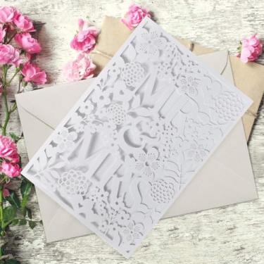 Imagem de Cartão de casamento personalizado 3 peças para casais amantes, cartão de felicitações de casamento para noiva e noivo com design de corte a laser