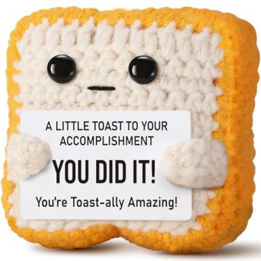 Imagem de Brinde de crochê com cartão motivacional – Presente de pelúcia You Did It para amigos, estudantes, colegas de trabalho, professores – Decoração de mesa de escritório feita à mão para encorajamento e