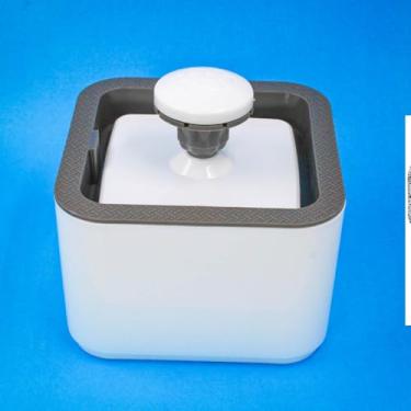 Imagem de Fonte Bebedouro para Gatos e Cães Automático com Filtro, USB Bivolt, 2,5 Litros, Plástico, 16x19x19cm, Inclui 2 Filtros de Carvão