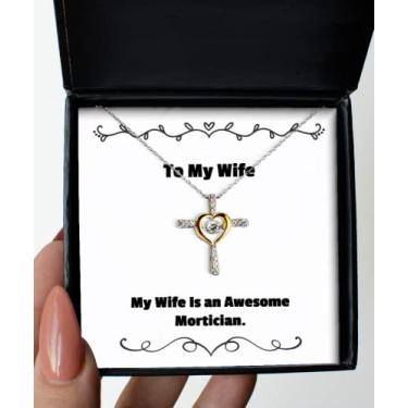 Imagem de Colar Sarcástico Wife Cross Dancing Necklace My Wife is an Awesome Mortician, Presentes para, Presente do Marido e Joias para Esposa