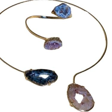 Imagem de Conjunto Feminino Choker Zuri Bracelete Duplo Pedra Natural Geodo Fatiado Bege e Preto Acessórios Femininos Maxi Colar Gargantilha Cristais