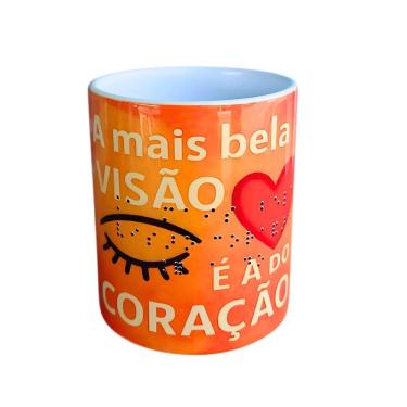 Imagem de Caneca com relevo em Braile com frase A mais bela visão é a do coração