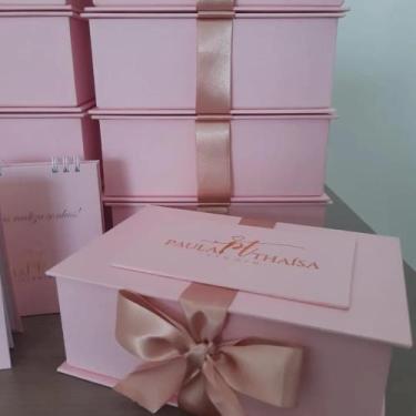 Imagem de Caixa cartonada 21x15x7 papel color plus 180gr - APOLLOBRINDES, Rosa