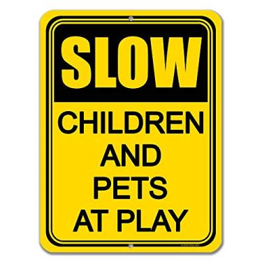 Imagem de Honey Dew Gifts, Sinalização Slow Children and Pets at Play, Placa de Segurança de Rua para Crianças, Placa de Estrada Lenta de Alumínio, 23 cm por 30 cm, HDG-1201