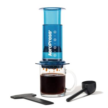 Imagem de AeroPress Clear Blue Coffee Press, prensa francesa multifuncional, cafeteira manual estilo espresso e pour-over, preparo em 2 minutos, cafeteira portátil pequena para viagem e acampamento